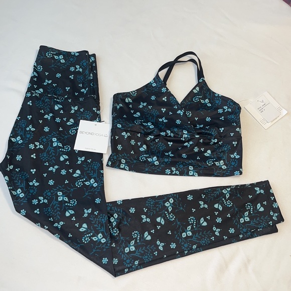Beyond Yoga Lux High Waisted Leggings & Criss Cross Cropped Tank SMALL - Picture 3 of 16